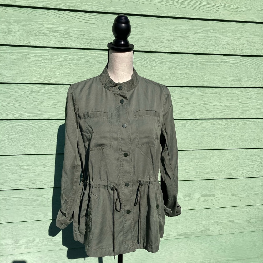 Modern Drawstring Utility Jacket - Picture 15 of 16
